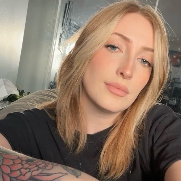 Meet your Posher, Iris - Picture 1 of 1